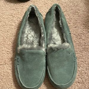 Vionic size 10 blue suede slippers